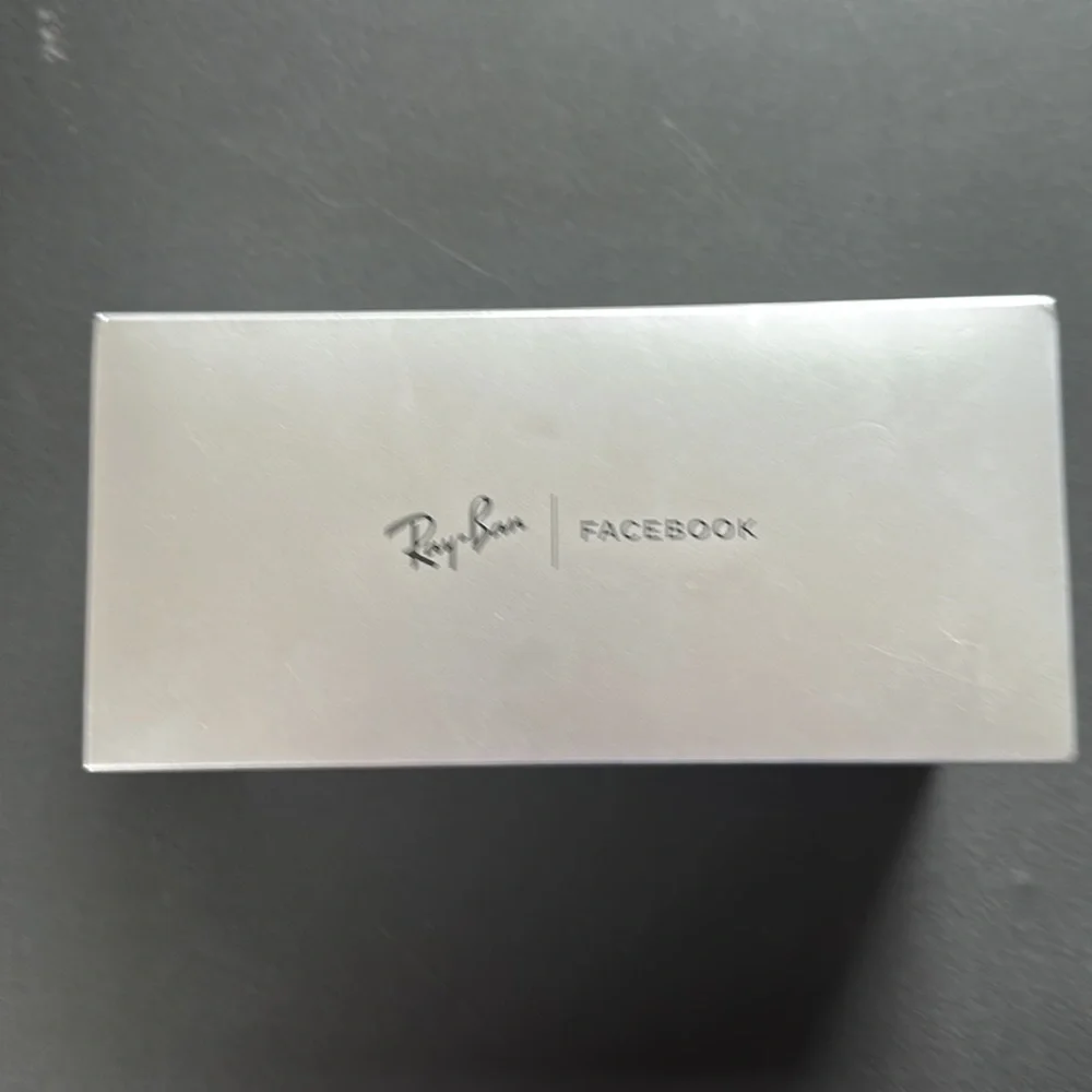 Brand New Unopened Wayfarer RAY BAN STORIES